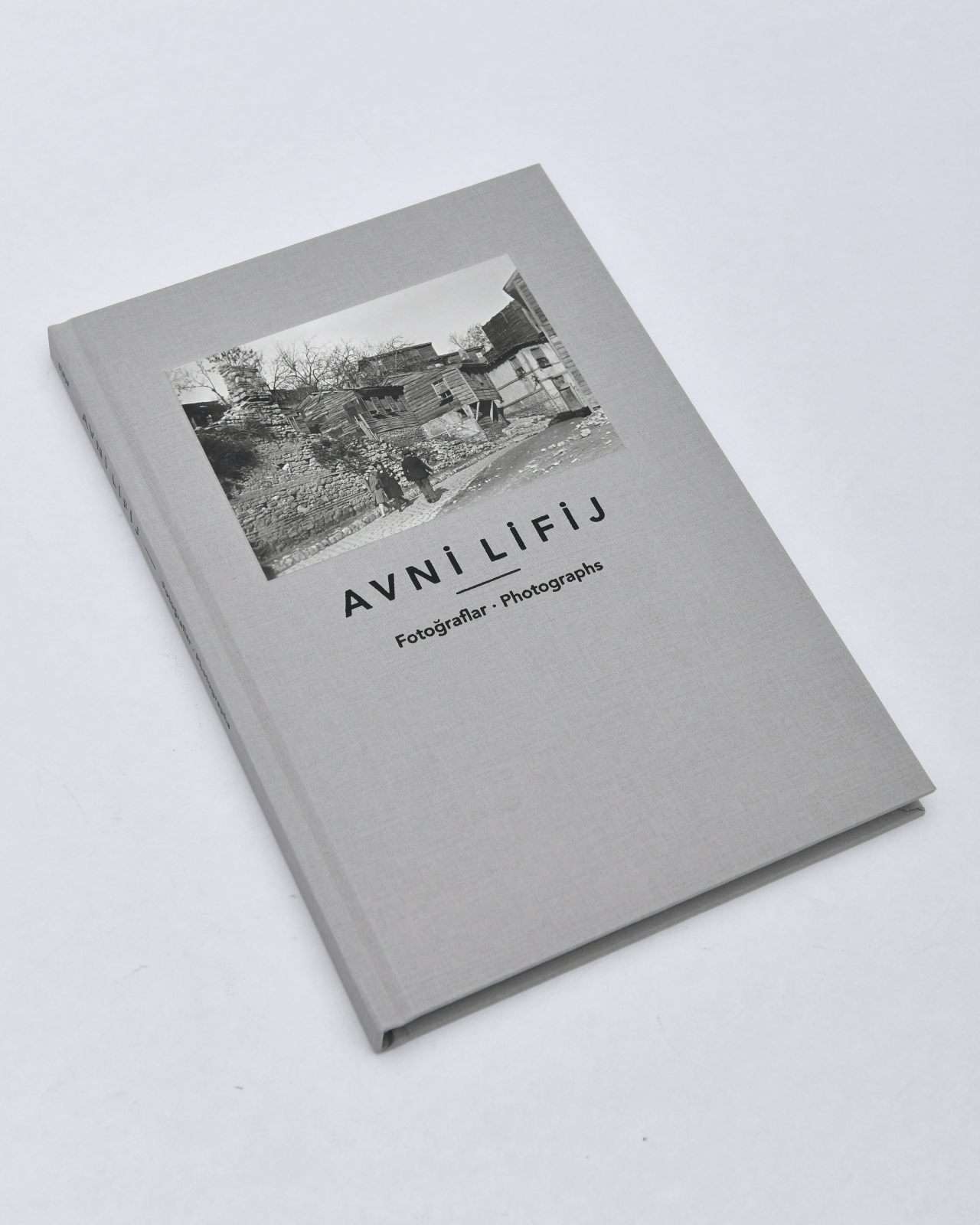 Avni Lifij – Fotoğraflar
