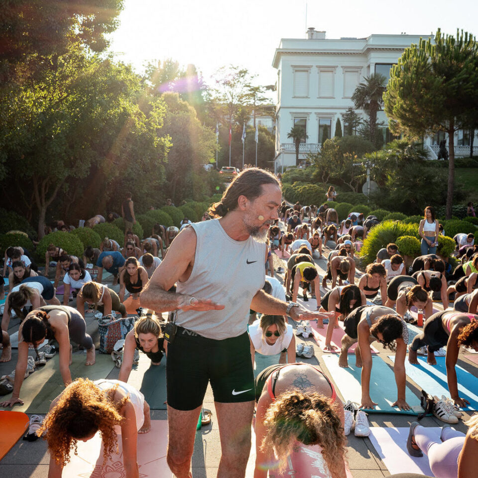 Chris Chavez ile Müzede Yoga - 9 Ağustos 2024 Cuma