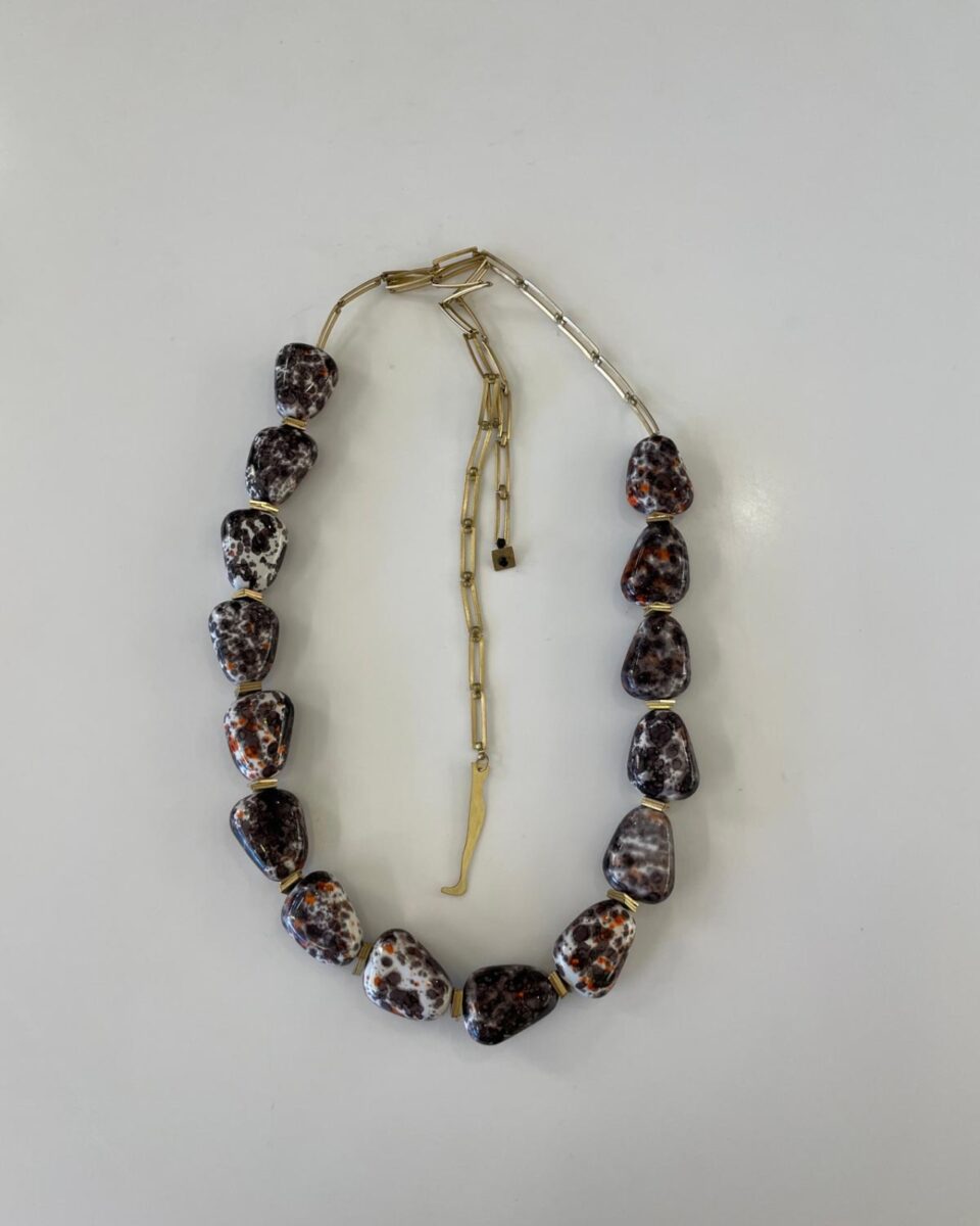 Kahverengi Ayaklı Zincir